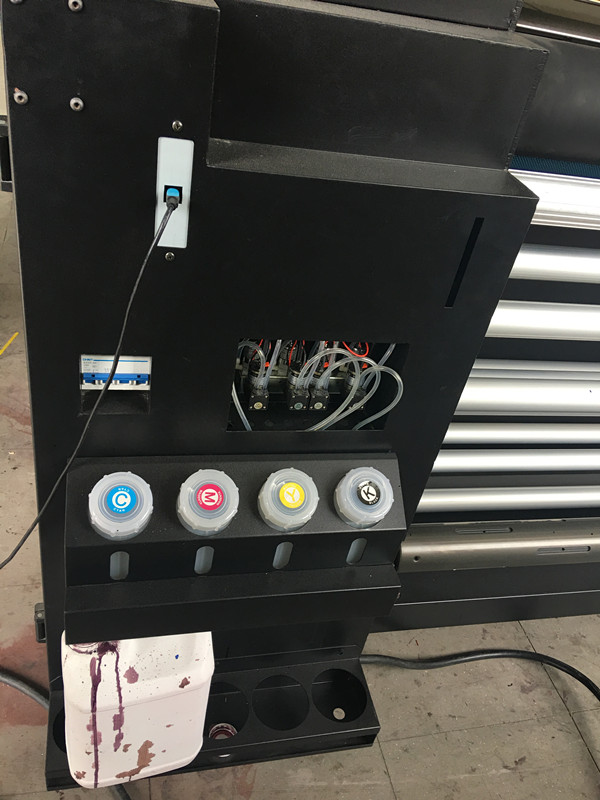 Ψηφιακή μηχανή υφαντικής εκτύπωσης εξάχνωσης εμβλημάτων στα διάφορα υλικά υφάσματος 1