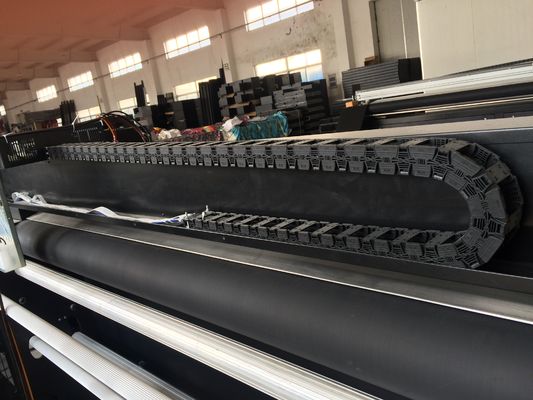 Σχεδιαστής υφάσματος μεγάλου σχήματος με τη θερμάστρα για την υπαίθρια παραγωγή σημαιών καθρεφτών