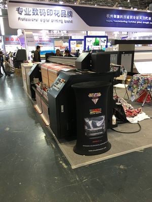 Διπλή μηχανή εκτύπωσης εξάχνωσης χρωστικών ουσιών ανεφοδιασμού μελανιού CMYK συνεχής για τις υφαντικές σημαίες