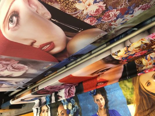 Μικρή κατανάλωση μηχανών υφαντικής εκτύπωσης Inkjet Cmyk για οδηγημένος - ύφασμα κιβωτίων