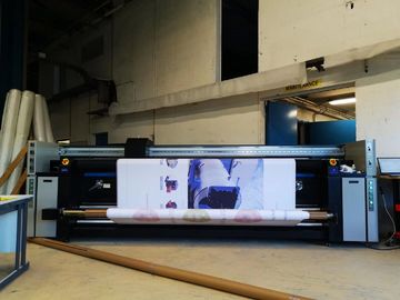 Εξάχνωσης σημαιών ευκίνητος εμβλημάτων εκτύπωσης μηχανών πολυεστέρα εκτυπωτής σχήματος υφάσματος ευρύς